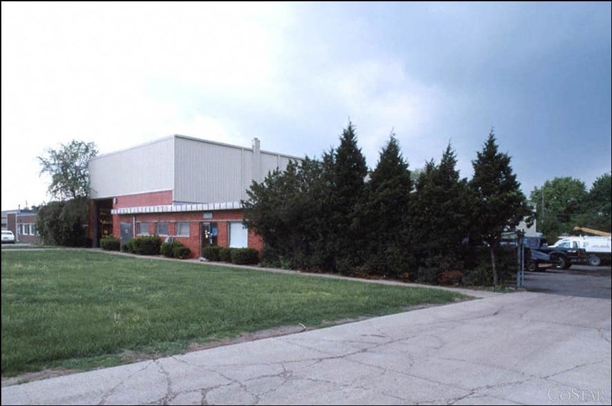 23663 Pinewood St, Warren, MI for sale - Building Photo - Image 1 of 1