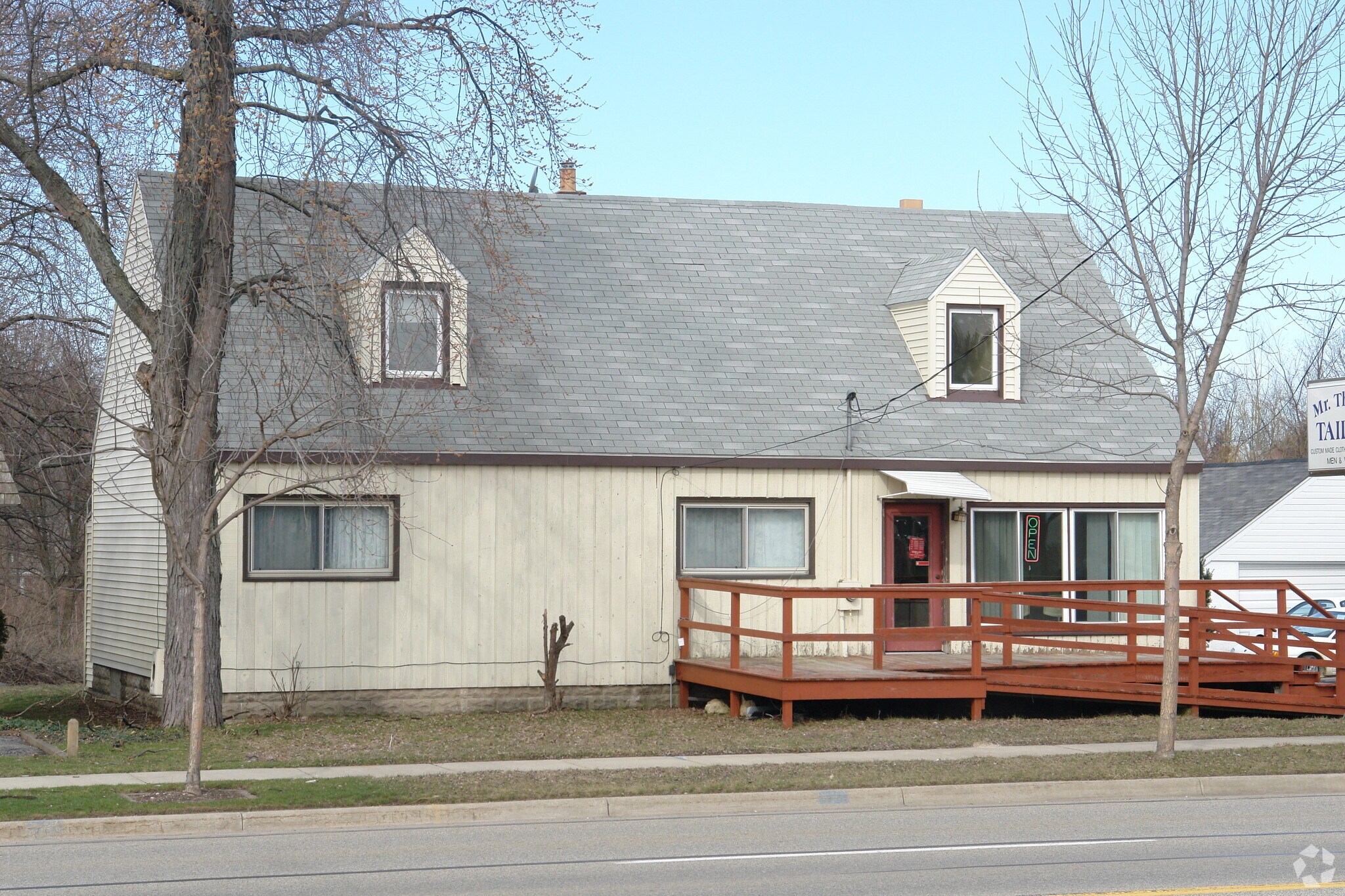 3291 E Paris Ave SE, Grand Rapids, MI for sale Primary Photo- Image 1 of 1