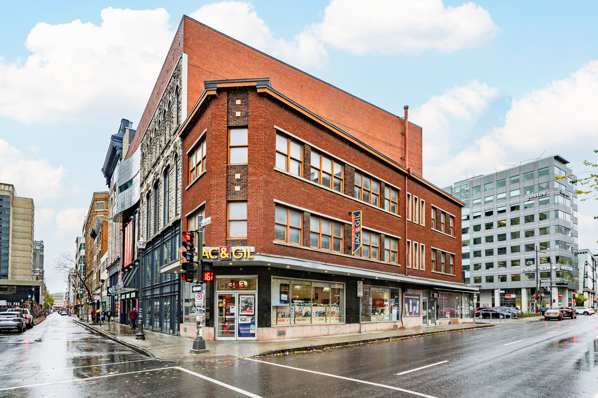 303 St Saint-Joseph E, Québec, QC for lease Building Photo- Image 1 of 2