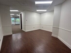 2 N Tamiami Trl, Sarasota, FL for lease Interior Photo- Image 2 of 15