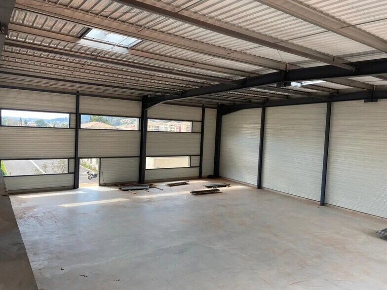 Industrial in Ollioules for lease - Interior Photo - Image 3 of 5