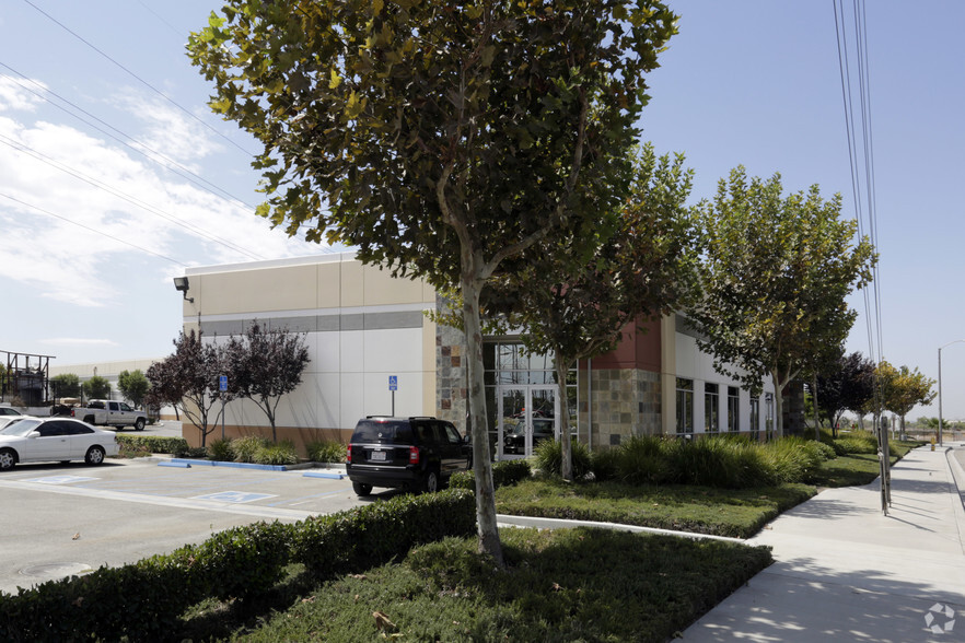 1145 E Orange Show Rd, San Bernardino, CA for lease - Primary Photo - Image 1 of 4