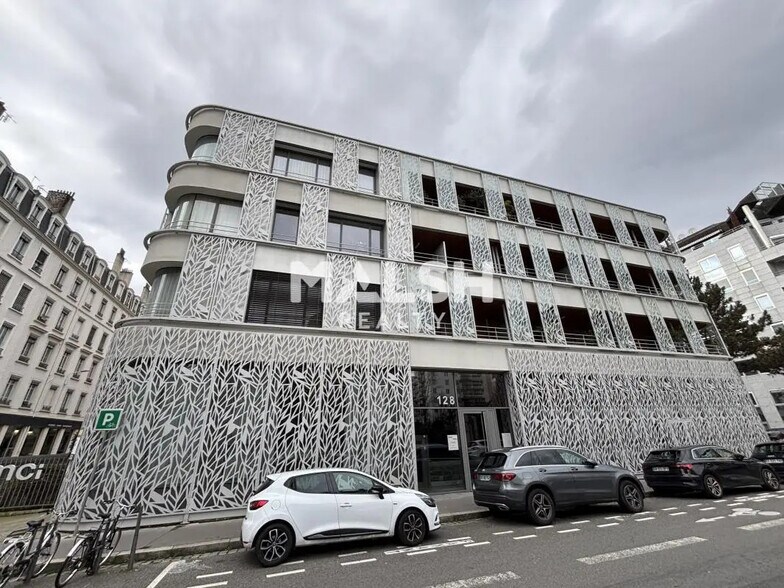 Office in Lyon for lease - Building Photo - Image 1 of 15