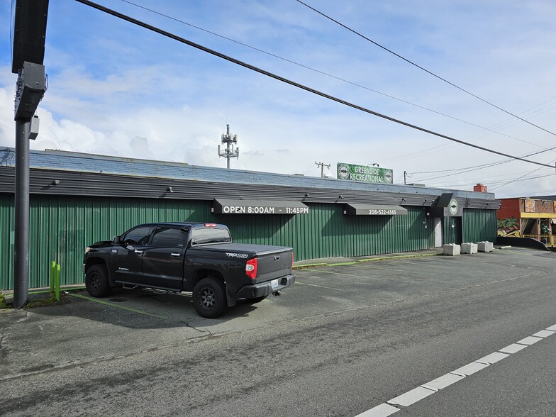 9724 Aurora Ave N, Seattle, WA for lease - Building Photo - Image 1 of 2