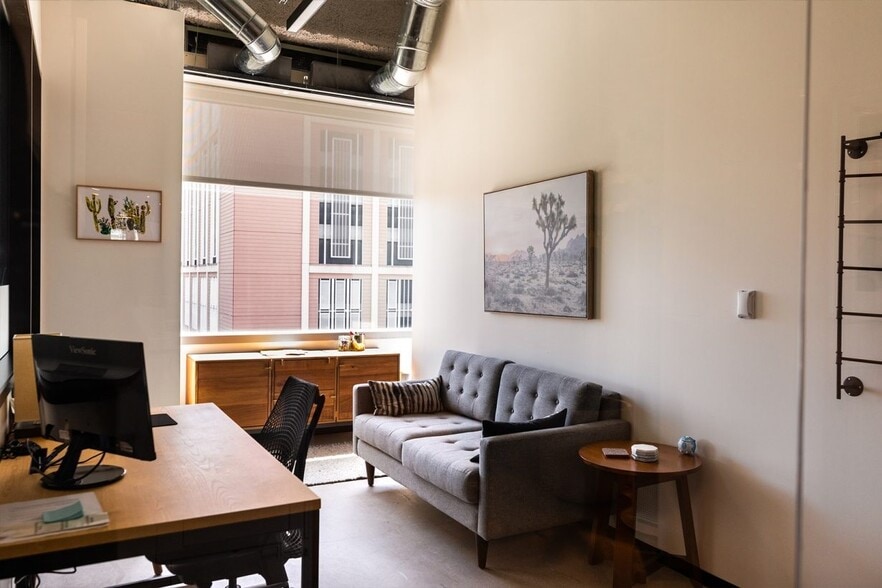 909 Davis St, Evanston, IL for lease - Interior Photo - Image 3 of 12