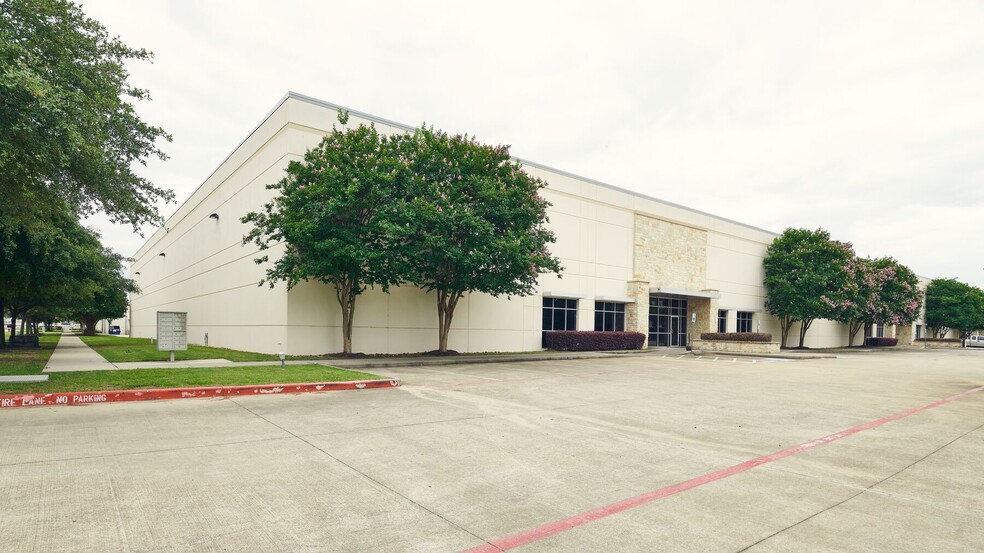 14200 Hollister Rd, Houston, TX for lease - Building Photo - Image 1 of 18