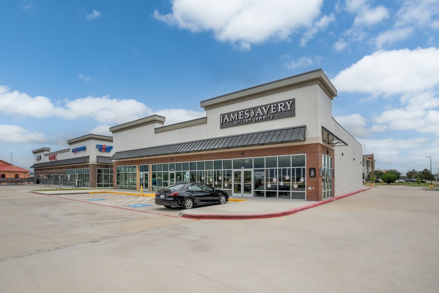 Central Mall - Storefront Property