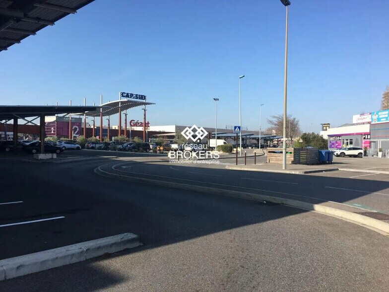 Retail in Avignon for lease - Building Photo - Image 1 of 2