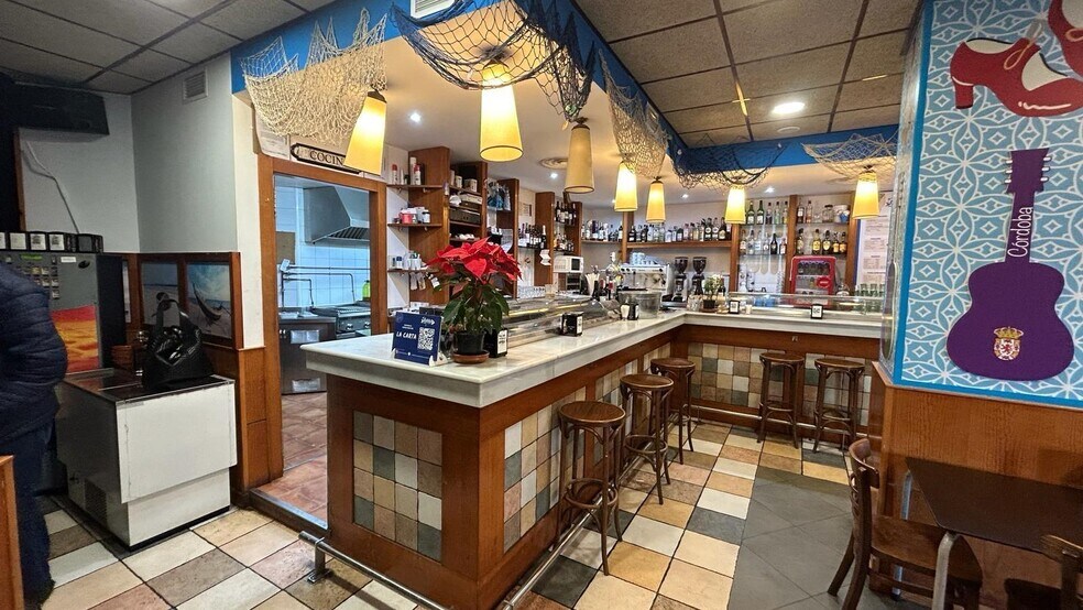 Retail in Zaragoza, Zaragoza for lease - Interior Photo - Image 2 of 22