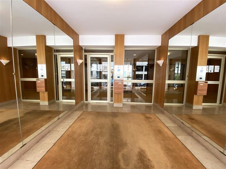 Office in Paris for lease - Building Photo - Image 3 of 6