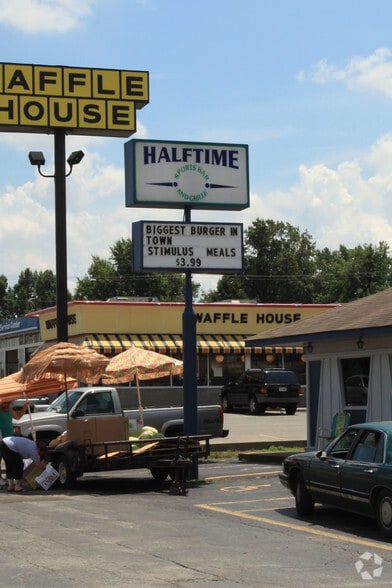 508 Lexington St, Versailles, KY for sale - Building Photo - Image 2 of 4