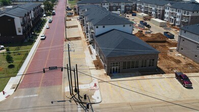 525 W Erwin St, Tyler, TX for lease Building Photo- Image 2 of 4