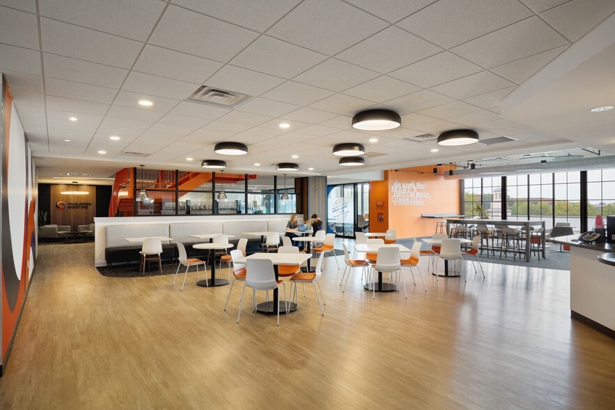 4012-4040 Easton Sta, Columbus, OH for lease - Interior Photo - Image 2 of 7