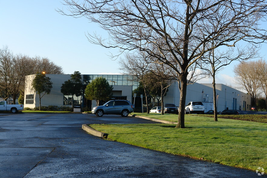 3071 Research Dr, Richmond, CA for lease - Building Photo - Image 1 of 2