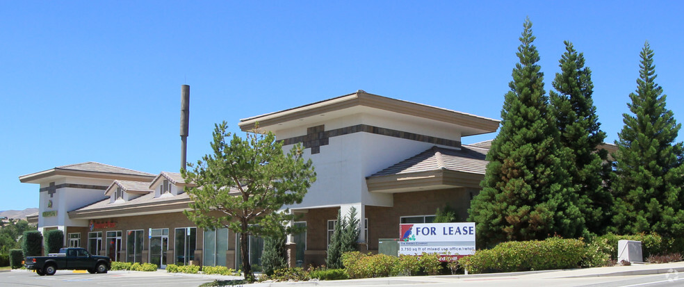 1675 Robb Dr, Reno, NV for lease - Primary Photo - Image 1 of 24