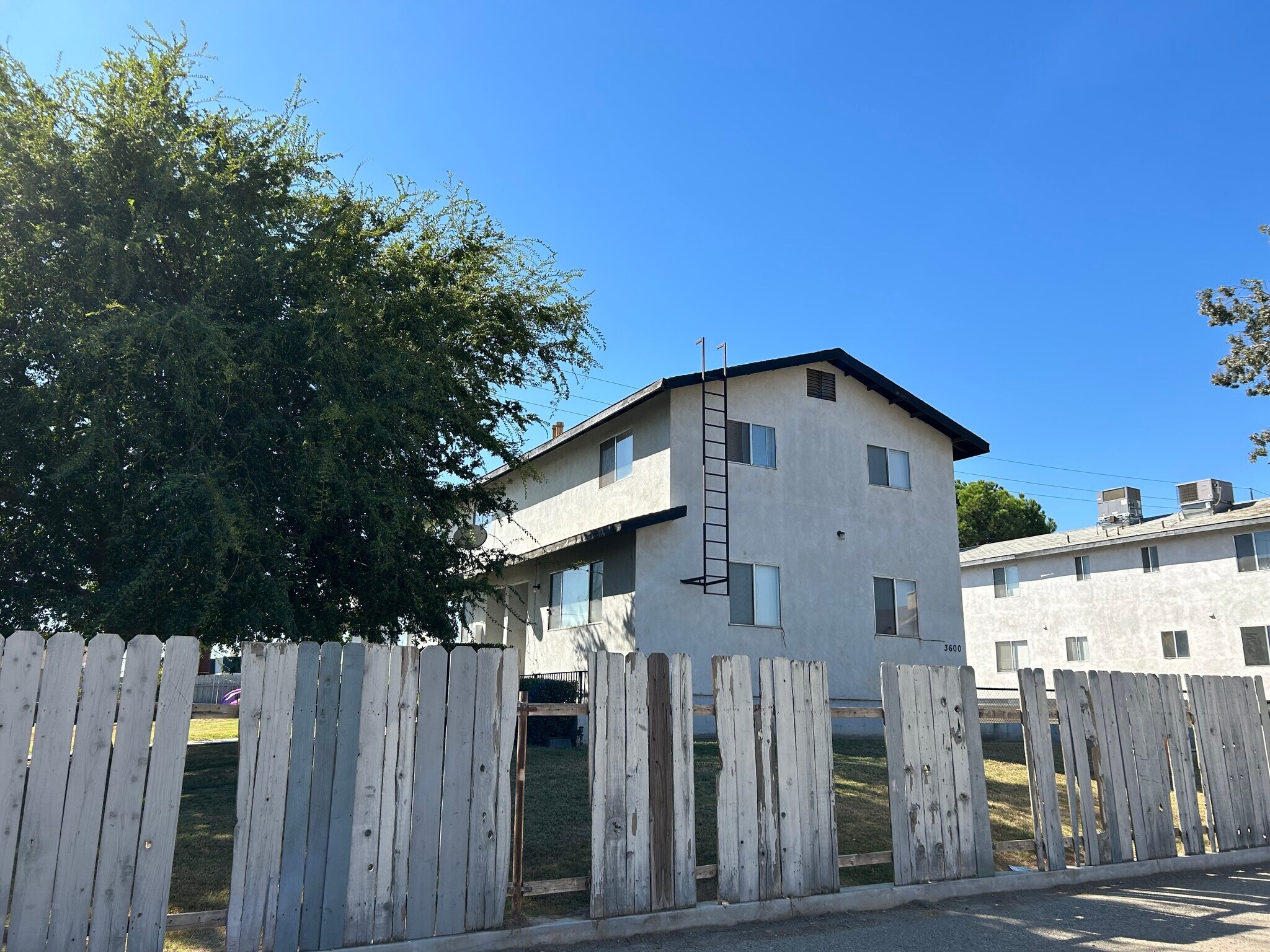 3600 Panama Ln, Bakersfield, CA 93313 Multifamily for Sale