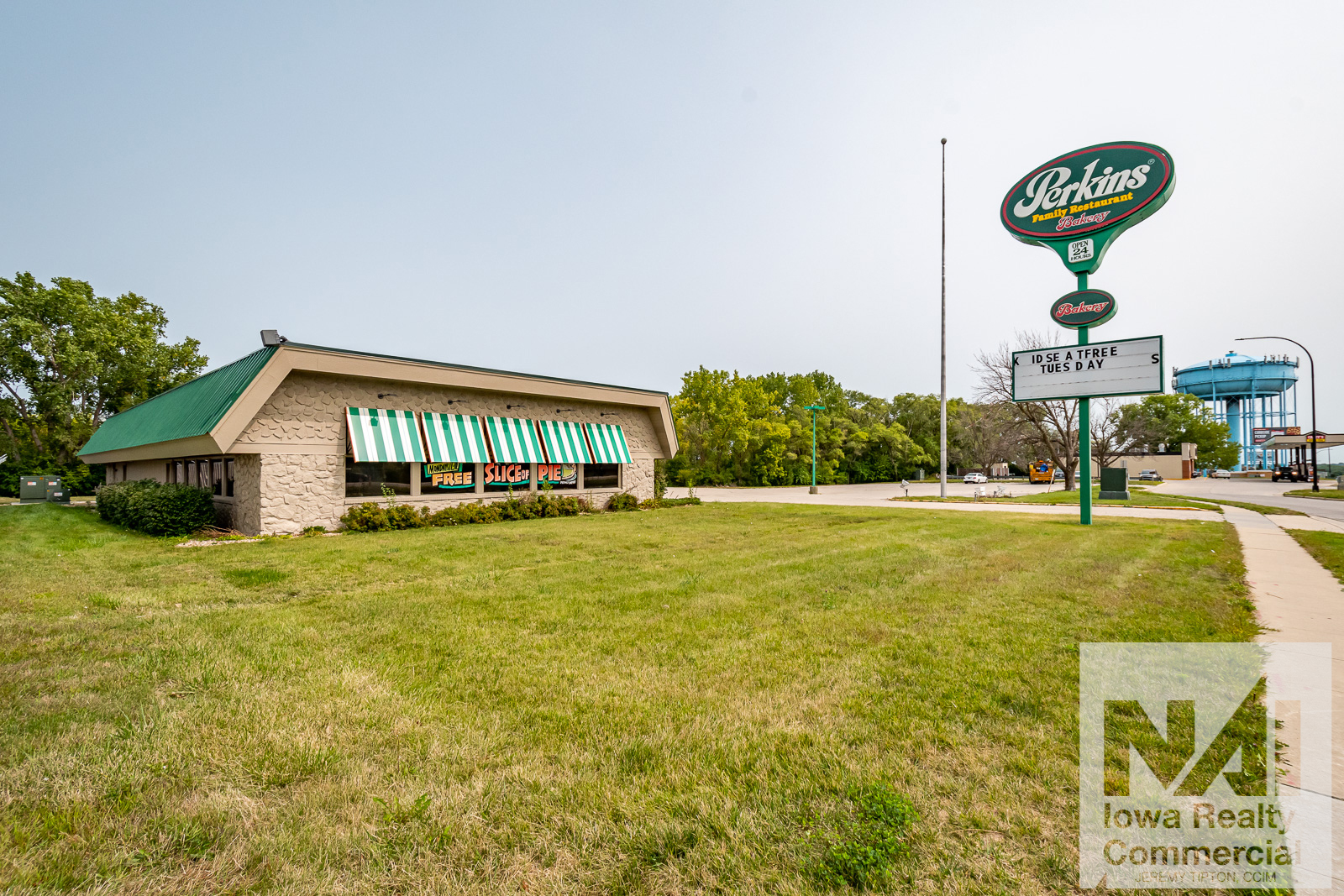 3280 University Ave, Waterloo, IA for sale Building Photo- Image 1 of 1