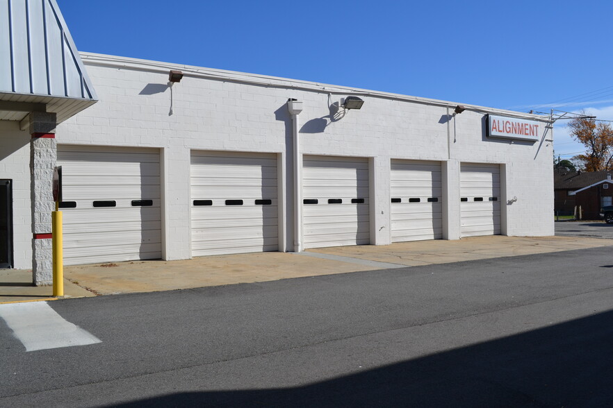 4019-4035 W Mercury Blvd, Hampton, VA for lease - Building Photo - Image 1 of 9