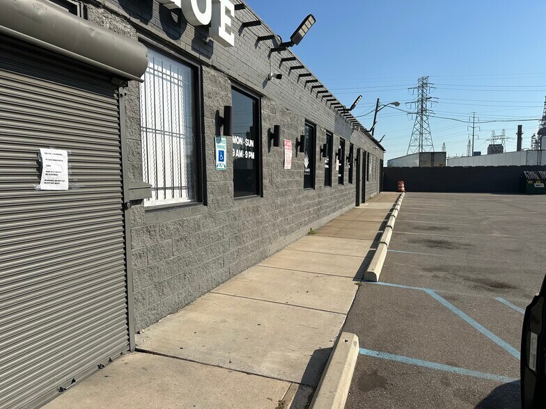 465 S Schaefer Hwy, Detroit, MI for lease - Building Photo - Image 1 of 6