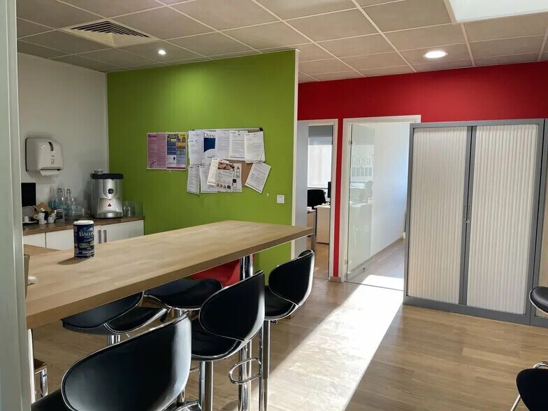 Office in Aubagne for sale - Interior Photo - Image 3 of 12
