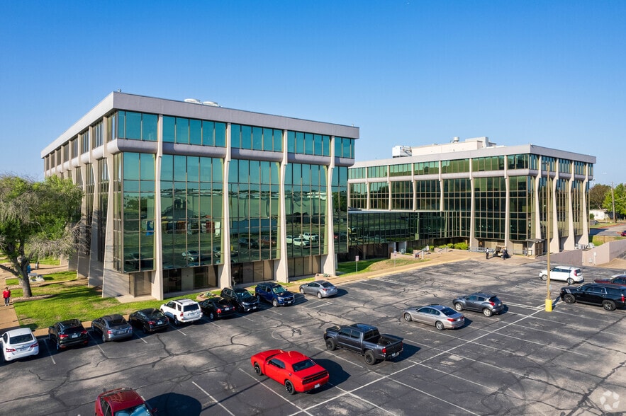 1106 Clayton Ln, Austin, TX for lease - Primary Photo - Image 1 of 17