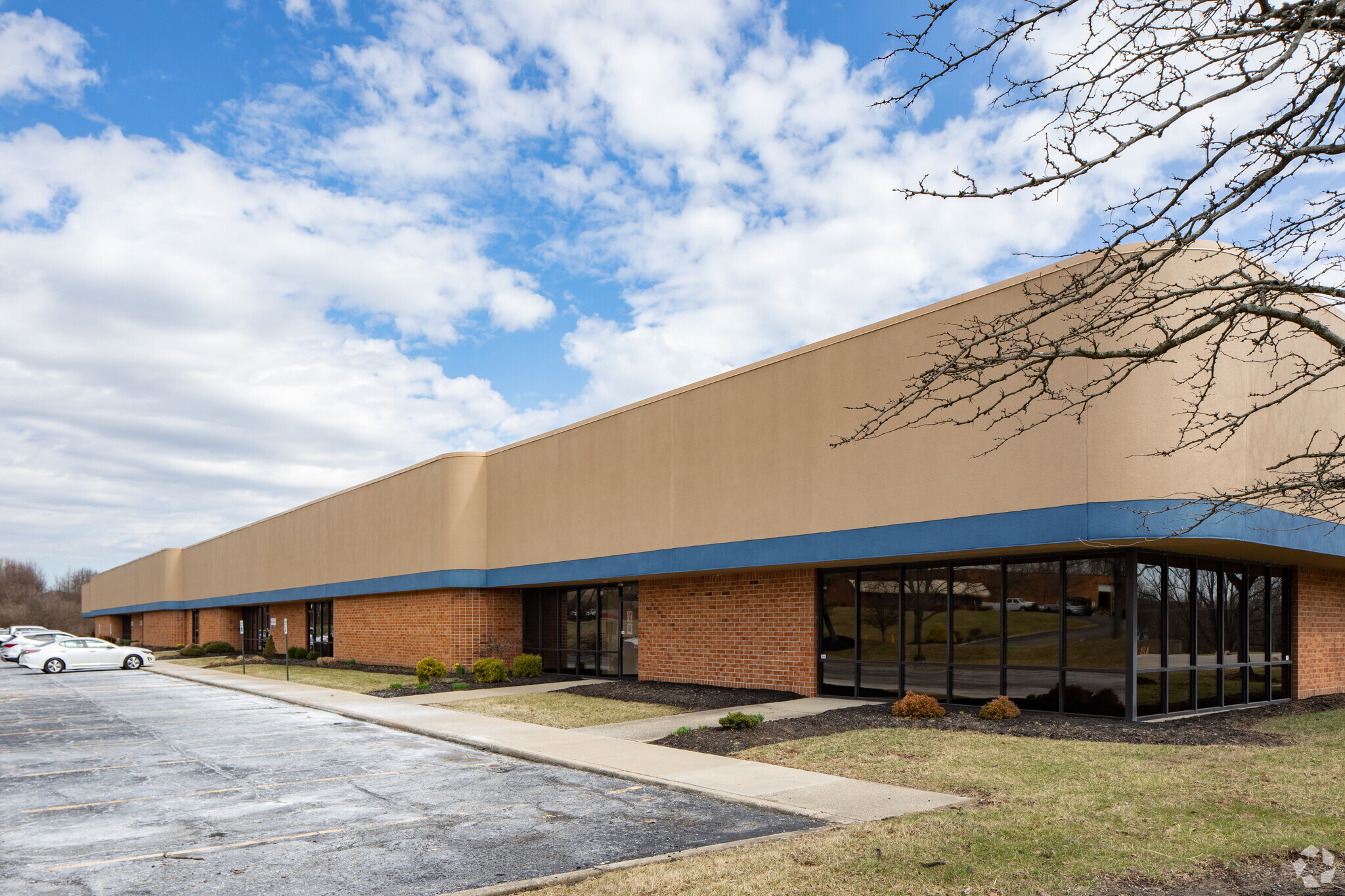 2790-2800 Circleport Dr, Erlanger, KY for lease Building Photo- Image 1 of 7