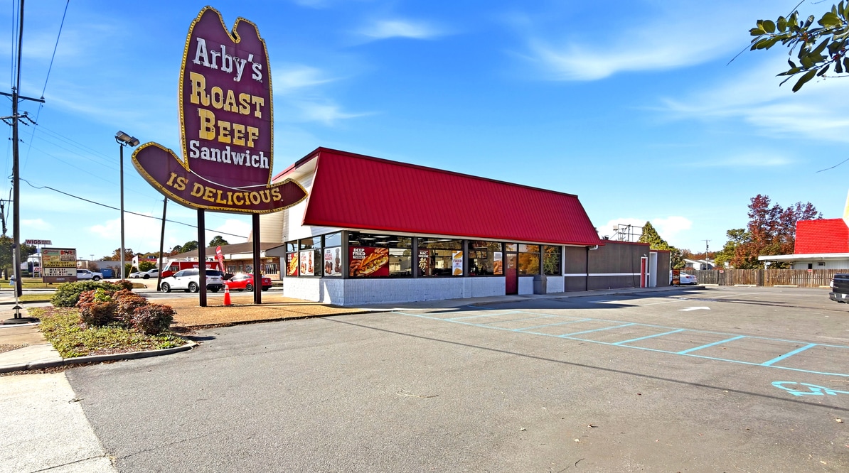 3200 W Mercury Blvd, Hampton, VA for sale Building Photo- Image 1 of 8