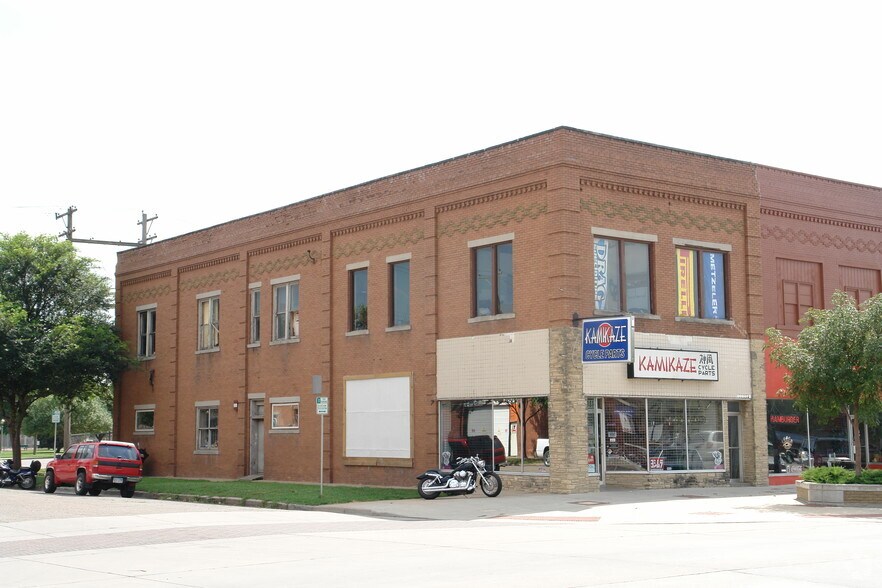 1001 W Douglas Ave, Wichita, KS 67213