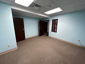 106 W Wilson St, Batavia, IL for lease Interior Photo- Image 2 of 5