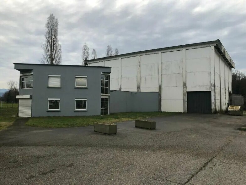 Industrial in Belmont-Tramonet for sale - Building Photo - Image 1 of 3