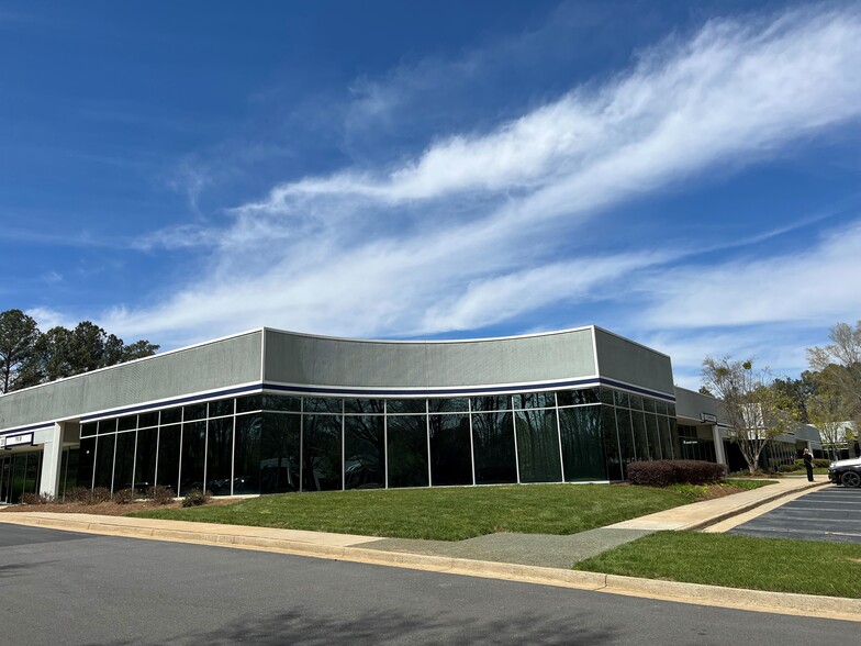 300 Chastain Center Blvd, Kennesaw, GA for lease - Building Photo - Image 1 of 10