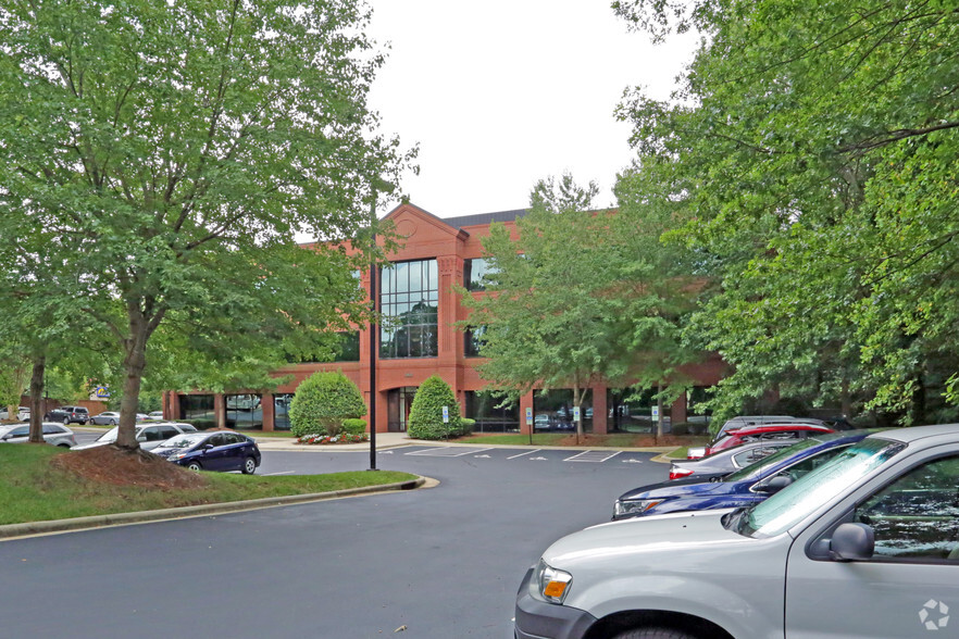 5811 Glenwood Ave, Raleigh, NC for lease - Building Photo - Image 1 of 13