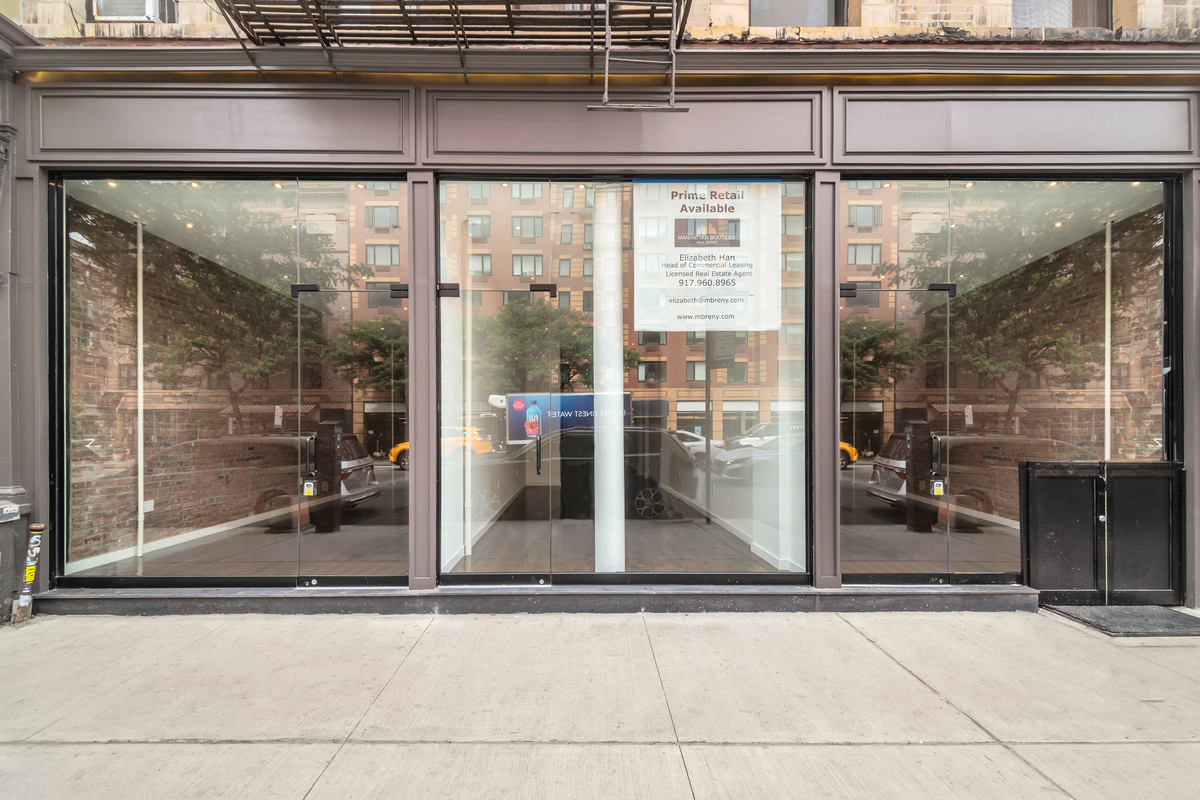 224-226 8th Ave, New York, NY for lease Building Photo- Image 1 of 5