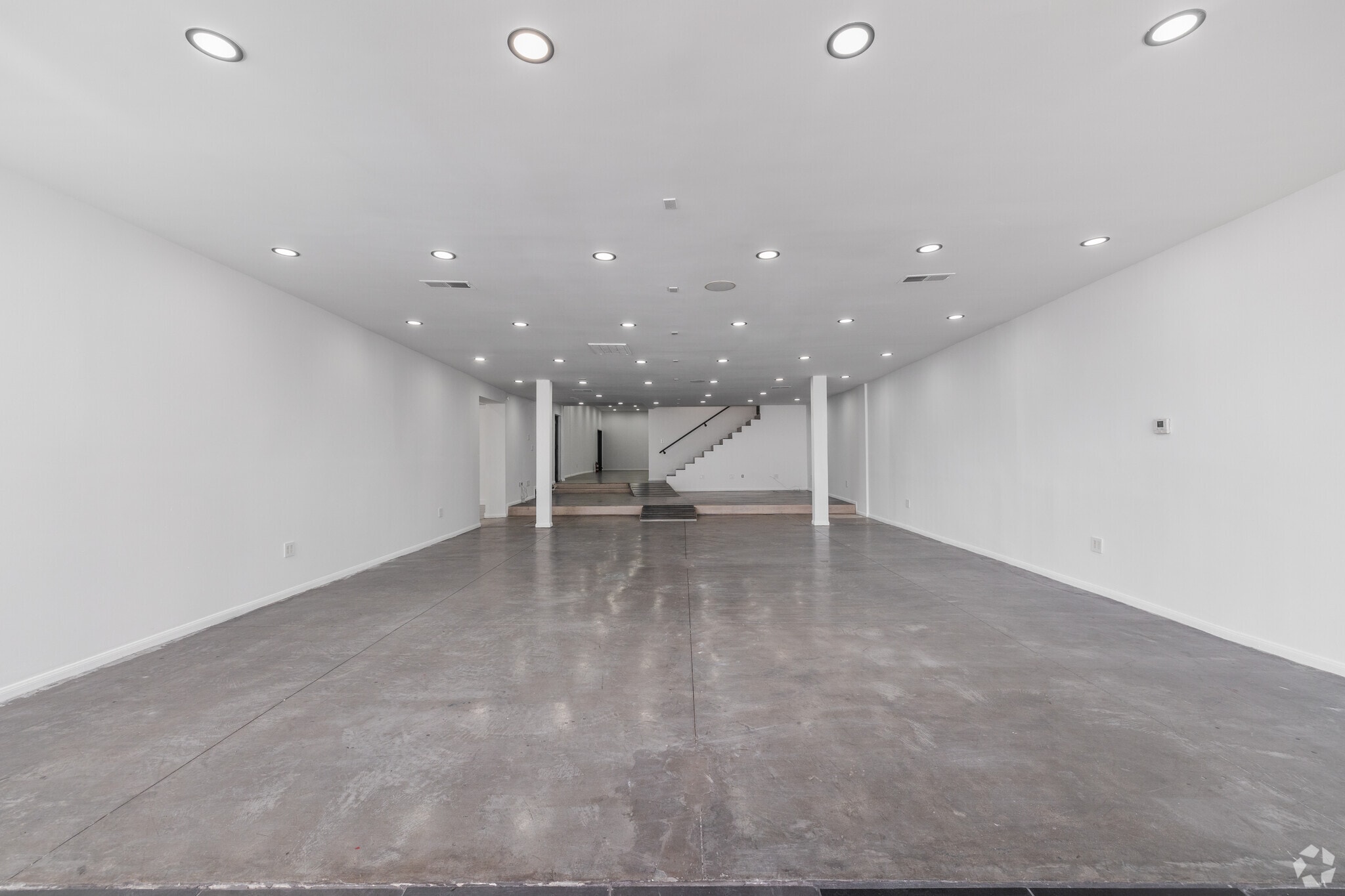 1107 S Robertson Blvd, Los Angeles, CA for lease Interior Photo- Image 1 of 9