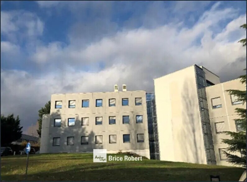 Office in Dardilly for lease - Building Photo - Image 2 of 11