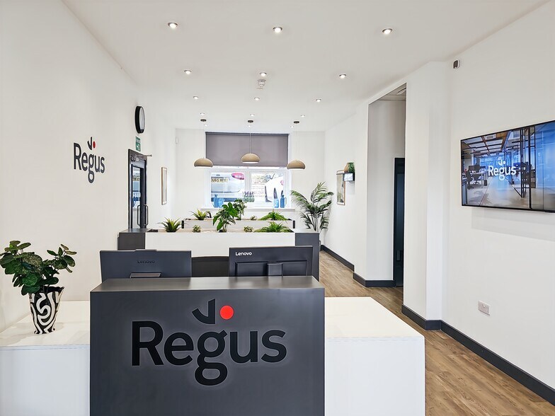 Chapel Rd, Oldham for lease - Interior Photo - Image 2 of 10
