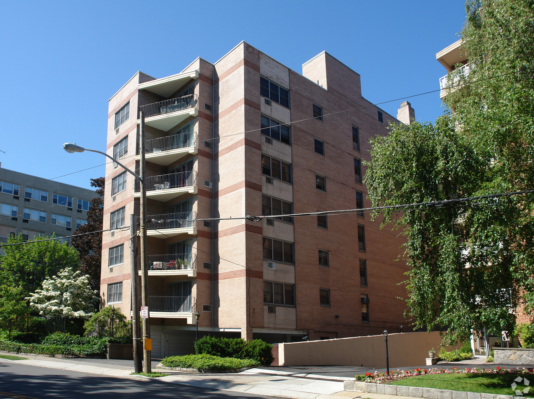 56 Doyer Ave, White Plains, NY for sale Primary Photo- Image 1 of 4