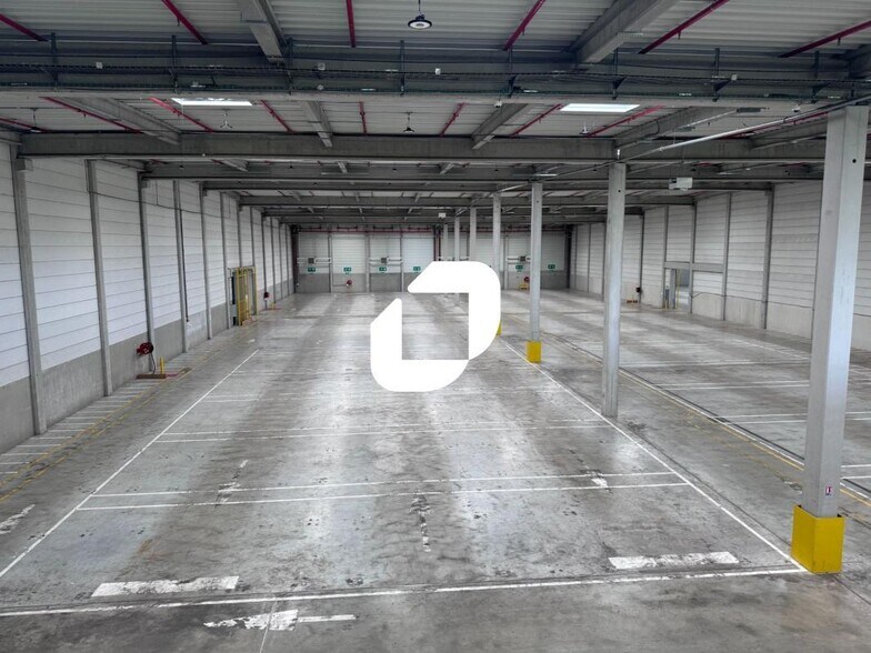 Industrial in Lauwin-Planque for lease - Building Photo - Image 3 of 9