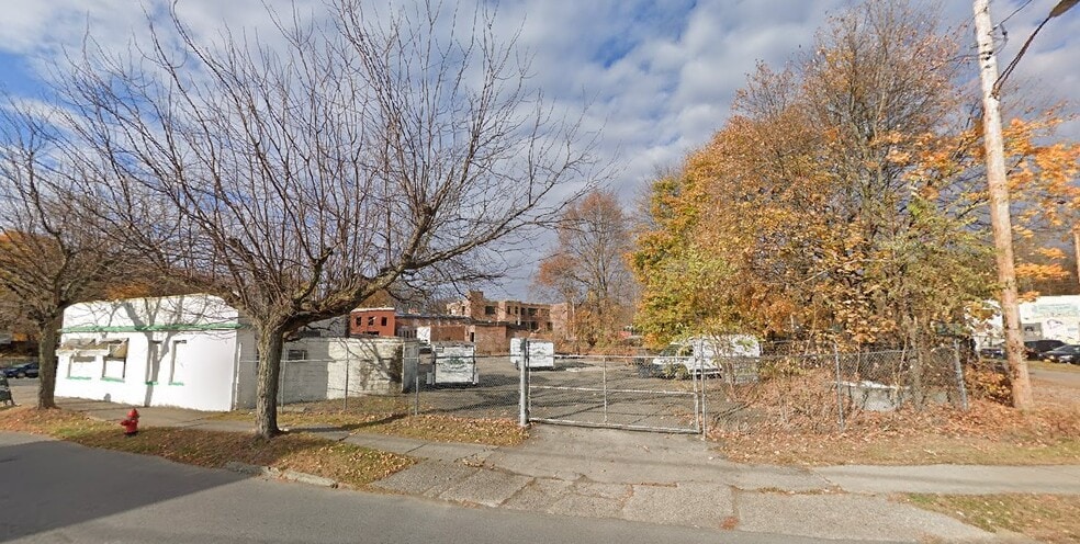 154 Garden St, Poughkeepsie, NY for lease - Building Photo - Image 2 of 7