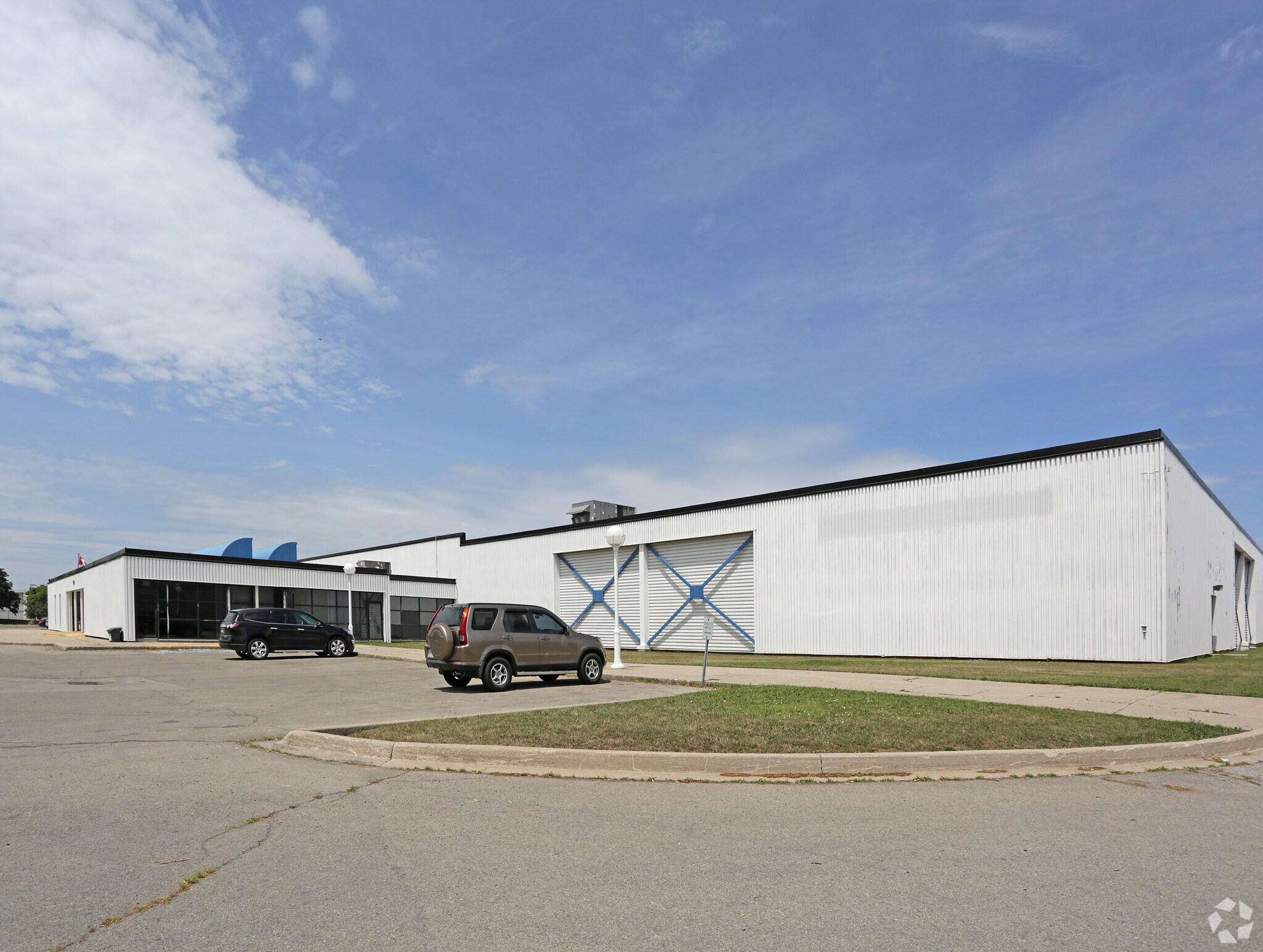 563 Barton St, Hamilton, ON for sale Primary Photo- Image 1 of 1