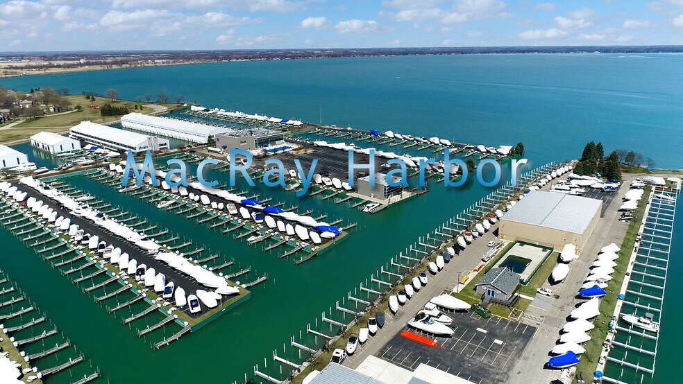 41550 Belvidere St, Harrison Township, MI 48045