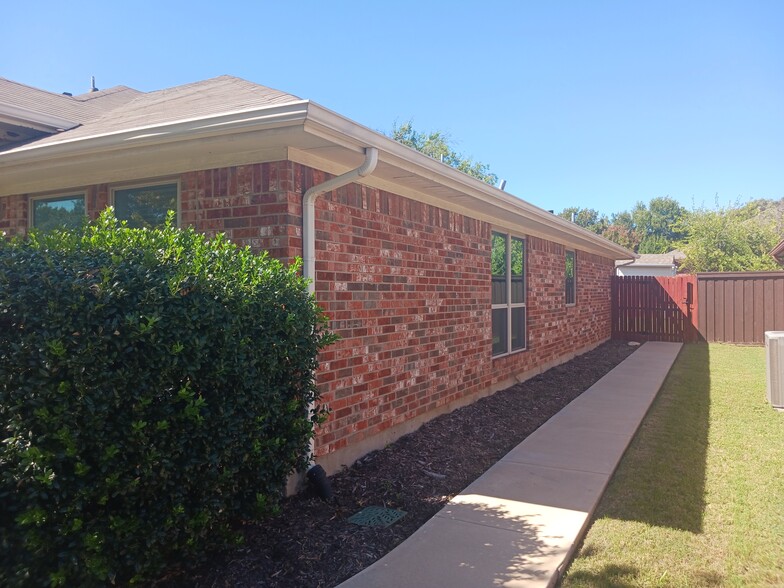 116 Roberts Dr, Saginaw, TX for sale - Building Photo - Image 2 of 43