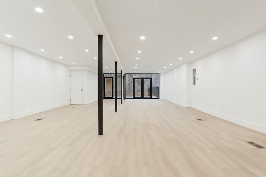253 Malcolm X Blvd, Brooklyn, NY for lease - Interior Photo - Image 3 of 13