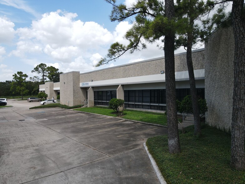 7127-7157 North Loop E, Houston, TX for lease - Building Photo - Image 1 of 4