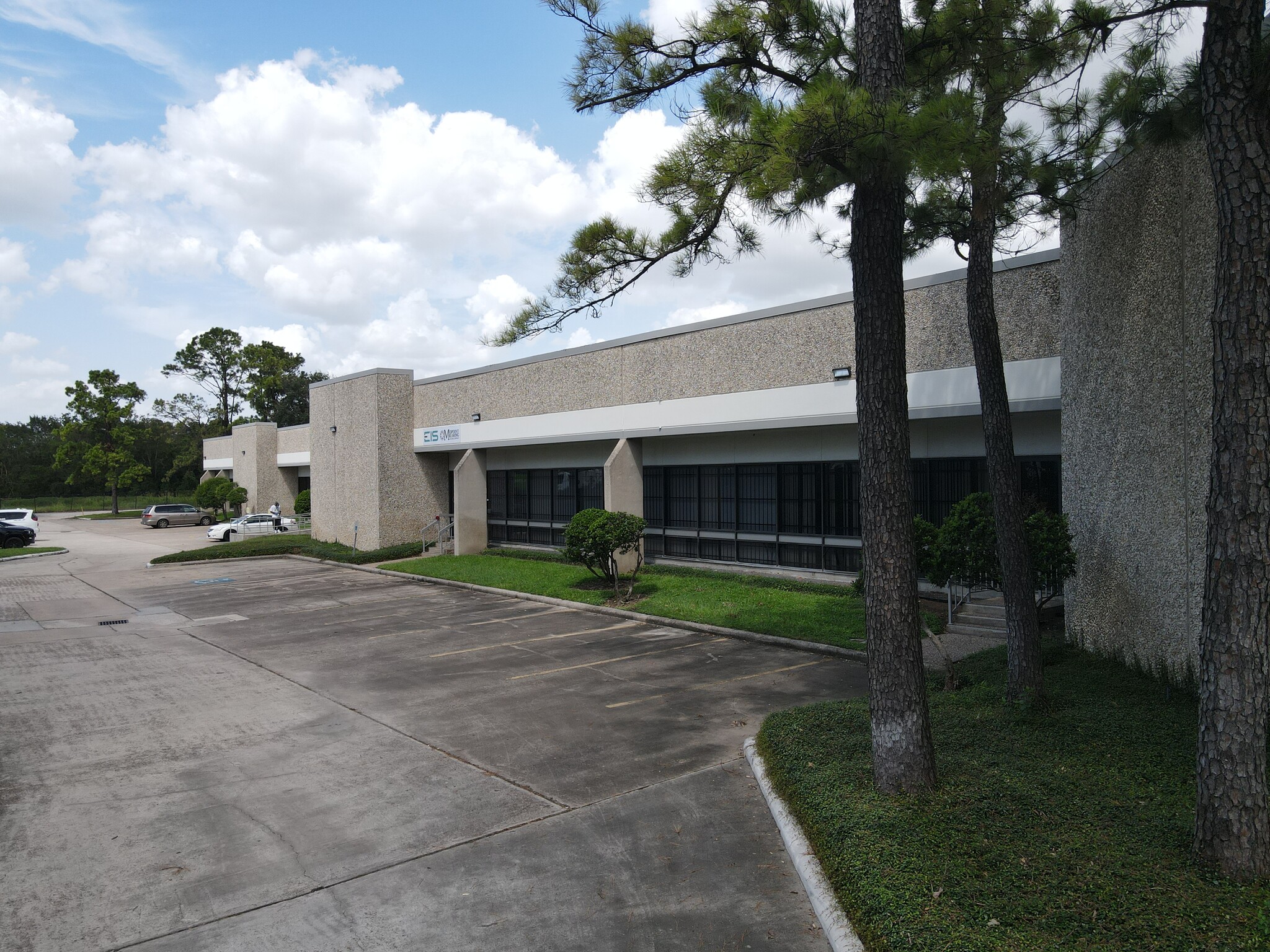 7127-7157 North Loop E, Houston, TX for lease Building Photo- Image 1 of 5