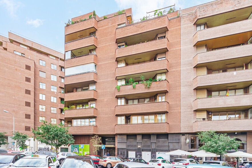 Calle Julián Romea, 3, Madrid, Madrid for lease - Primary Photo - Image 2 of 24