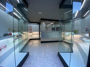 Retail in Santa Margarida de Montbui, Barcelona for lease Interior Photo- Image 1 of 10