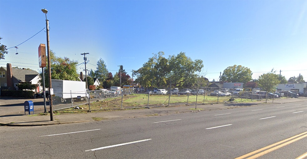 5045-5051 SE Foster Rd, Portland, OR for lease - Building Photo - Image 2 of 4