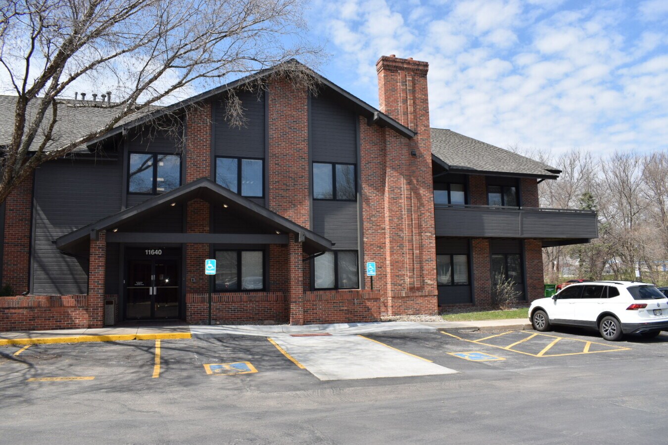 11640 Arbor St, Omaha, NE 68144