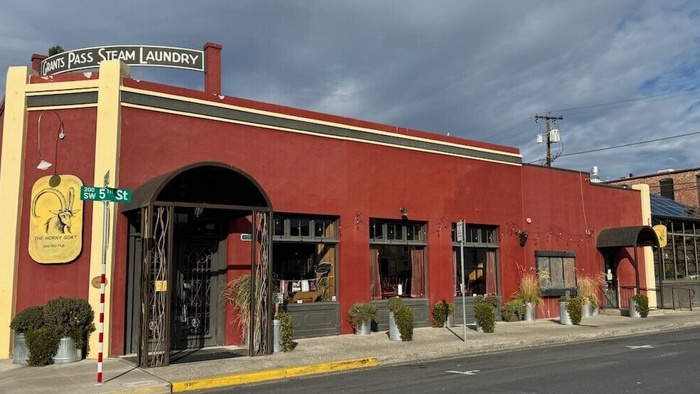 234 SW 5th St, Grants Pass, OR for lease - Building Photo - Image 2 of 16